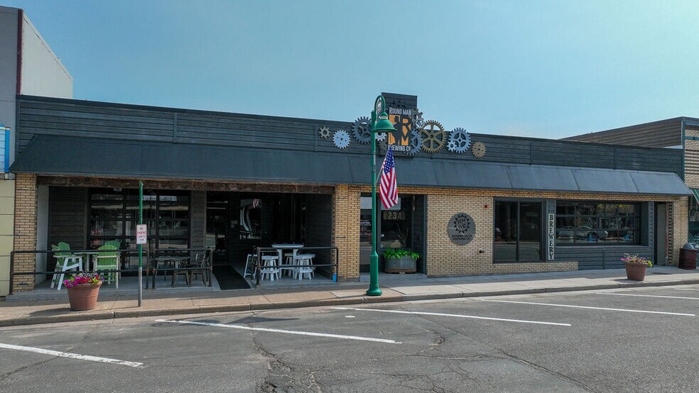 More Photos Of 234 Walnut St, Spooner Restaurant For Sale