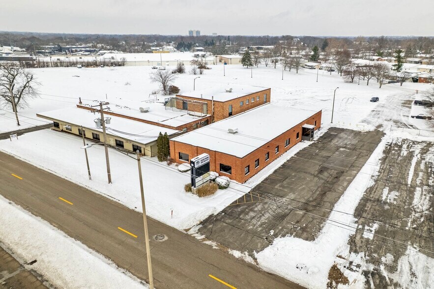 More Photos Of 1316 E Empire St, Bloomington General Retail For Sale