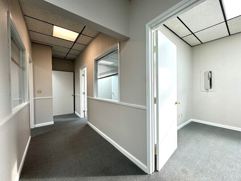 More Photos Of 804 E Cypress Ave, Redding Office For Sale