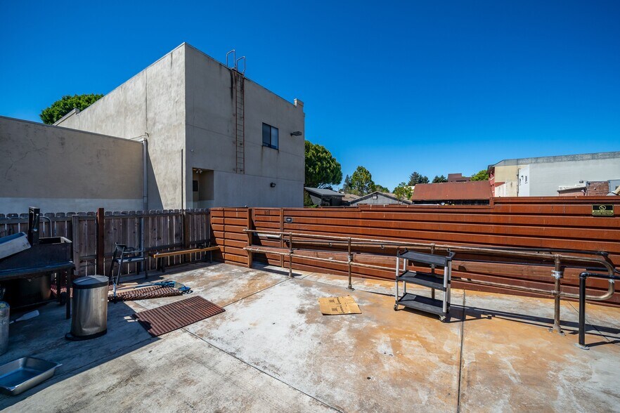 More Photos Of 1127 Broad St, San Luis Obispo Storefront For Sale