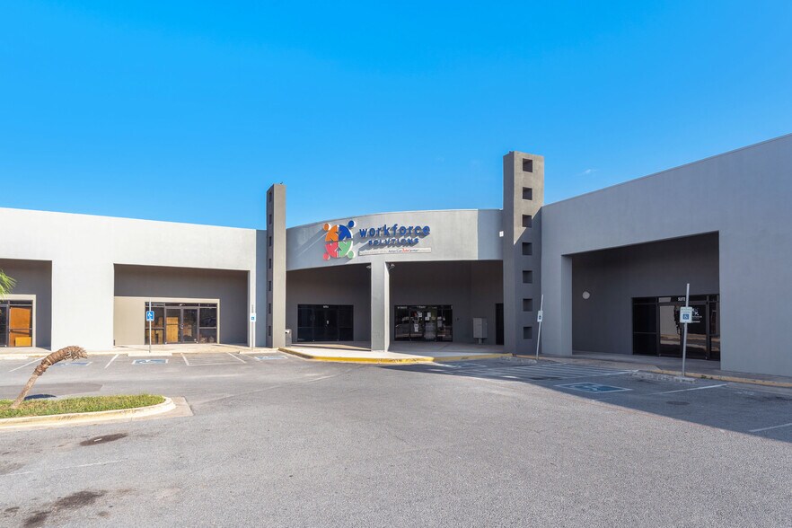 More Photos Of 901 Travis St, Mission General Retail For Sale