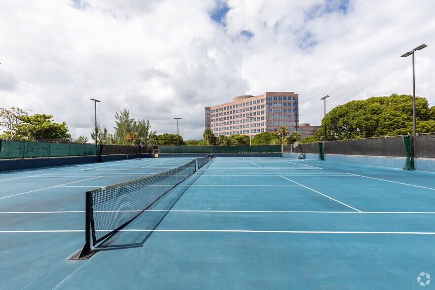 More Photos Of 5200 Waterford District Dr, Miami Office For Lease