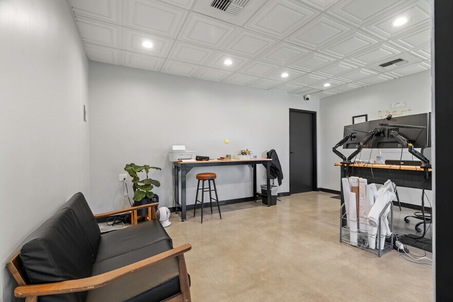 More Photos Of 4600 W American Ave, Bakersfield Office For Sale