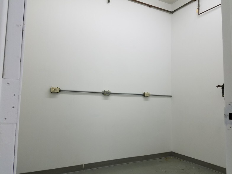 More Photos Of 400 Chapel Rd, South Windsor Light Manufacturing For Sale