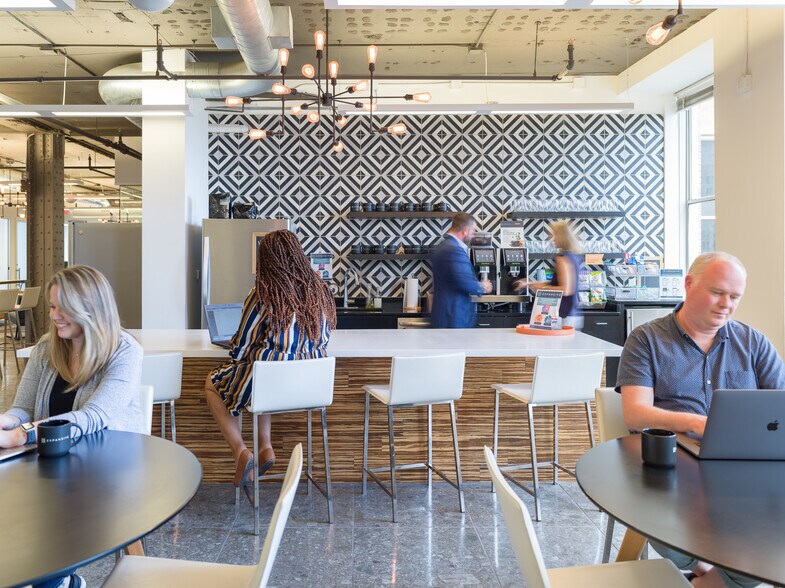 More Photos Of 405 Main St, Houston Office For Lease