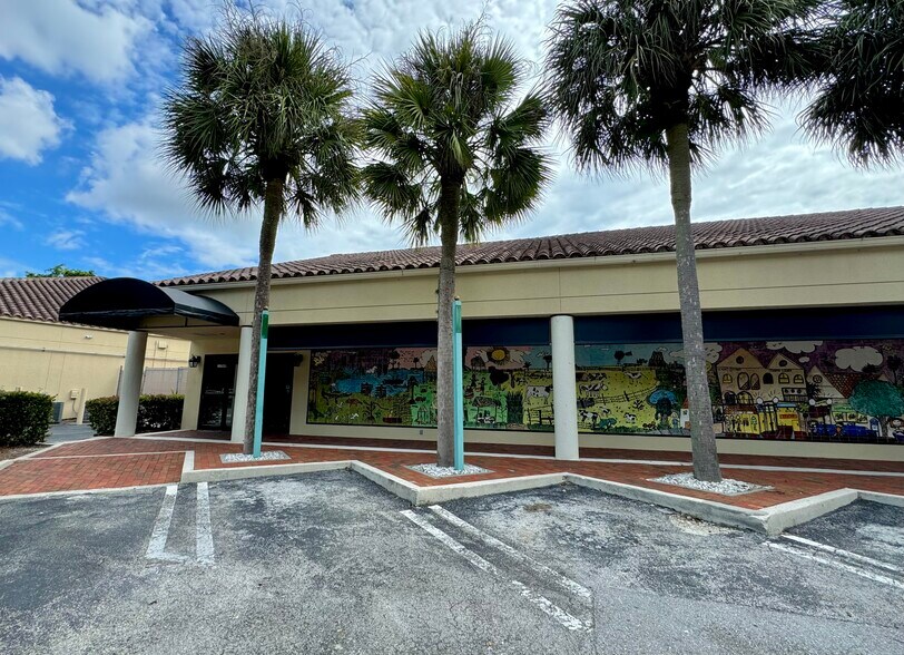 More Photos Of 15503-15509 Bull Run Rd, Hialeah Unknown For Lease