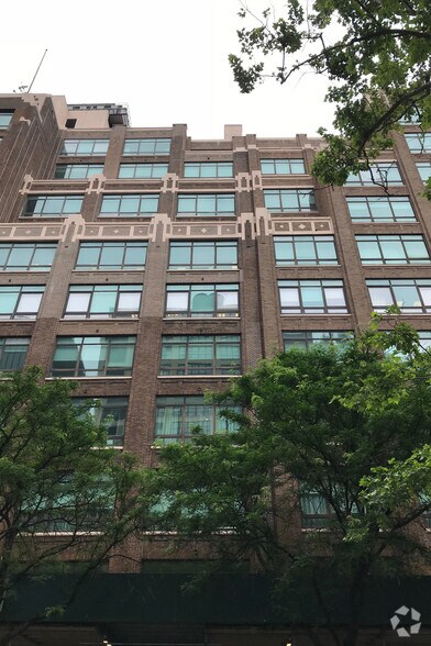 More Photos Of 305 E 47th St, New York Coworking Space