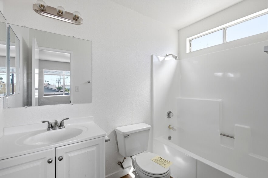 More Photos Of 4073-4077 Chamoune Ave, San Diego Apartments For Sale