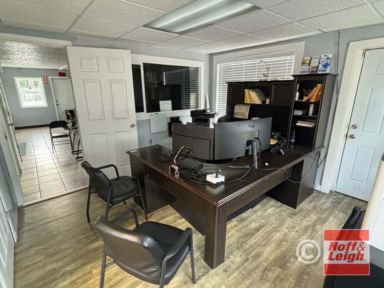 More Photos Of 2414 East Ave, Akron Auto Dealership For Lease