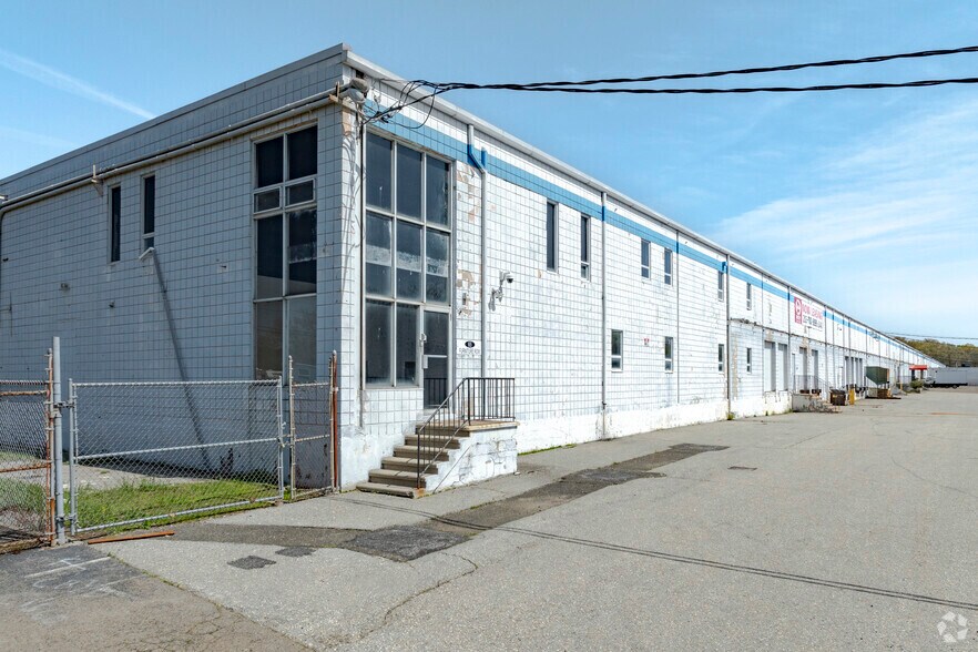 Primary Photo Of 65-145 Furniture Row, Milford Warehouse For Lease