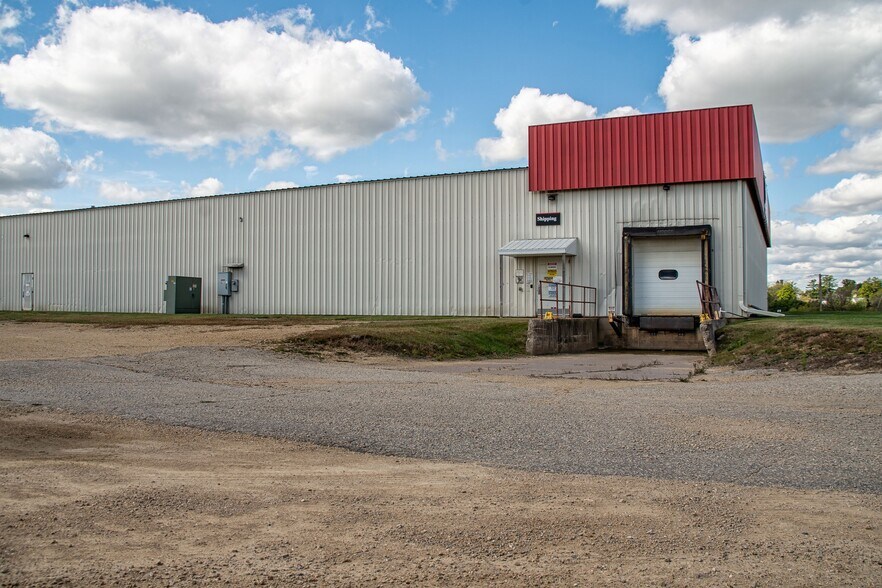 More Photos Of 825 Highway 151, Platteville Warehouse For Lease