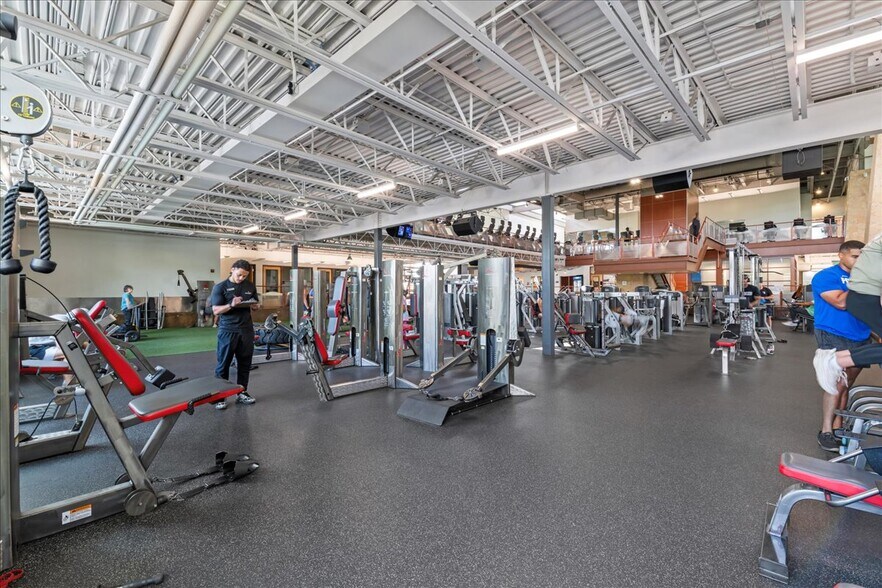More Photos Of 801 E Parkcenter Blvd, Boise Health Club For Sale