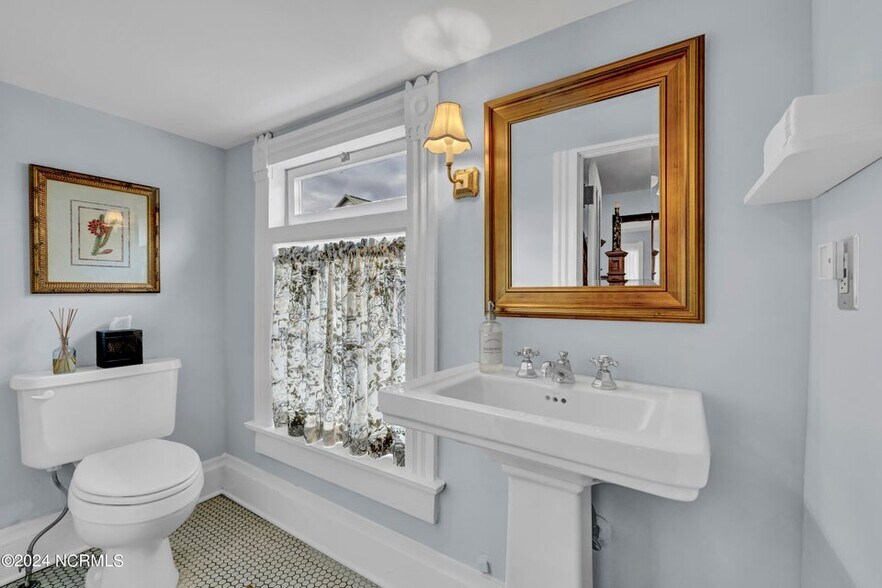 More Photos Of 412 S 3rd St, Wilmington Hospitality For Sale