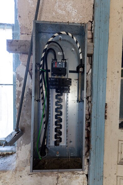 More Photos Of 111 7th St, Shiner Storefront For Sale