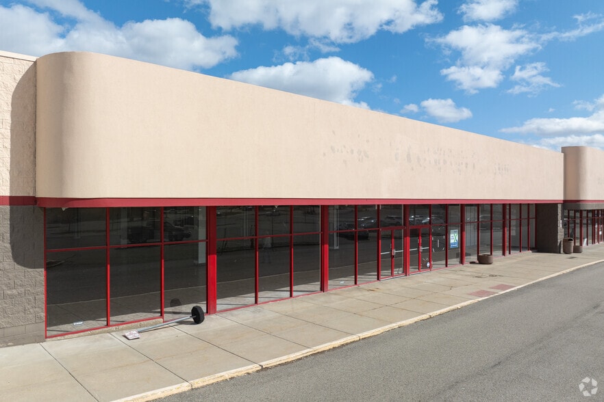 More Photos Of 1700-1860 N Richmond Rd, Mchenry Unknown For Sale