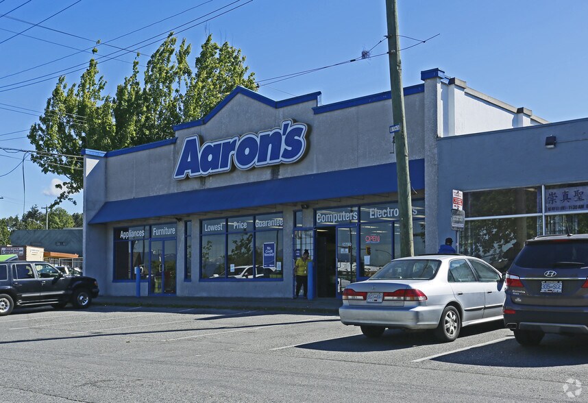 More Photos Of 10790 King George Blvd, Surrey Storefront For Lease