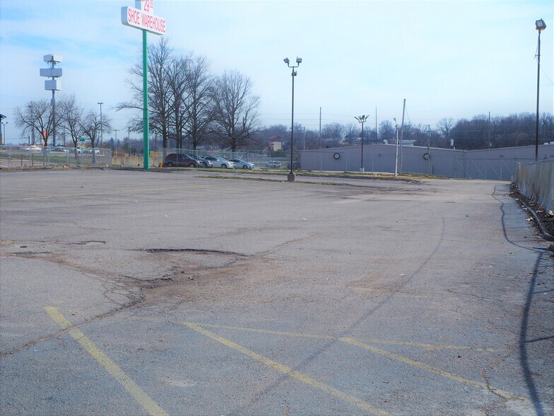 More Photos Of 2805 Target Dr, Saint Louis Restaurant For Sale