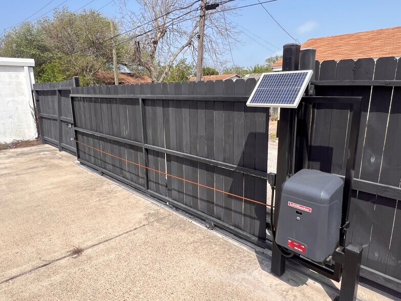 More Photos Of 1710 Texas Ave, Texas City General Retail For Sale