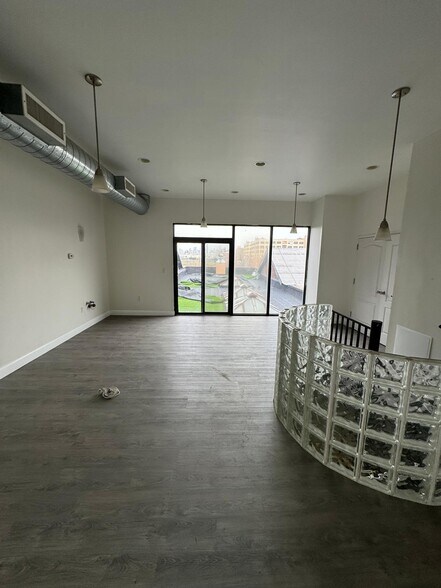 More Photos Of 3 Whale Sq, Brooklyn Warehouse For Lease