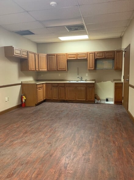 More Photos Of 3070 Lumby Dr, Decatur Warehouse For Lease