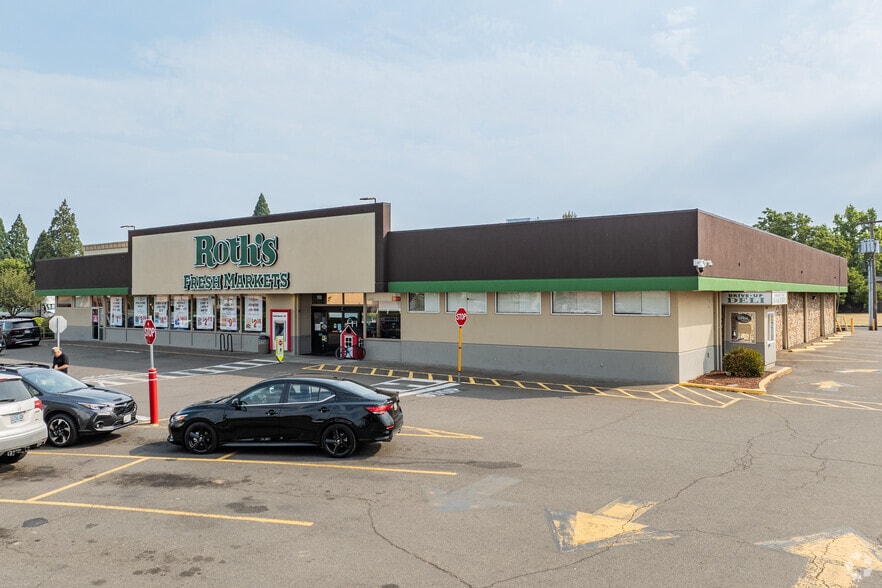 More Photos Of 702 Lancaster Dr NE, Salem Supermarket For Lease