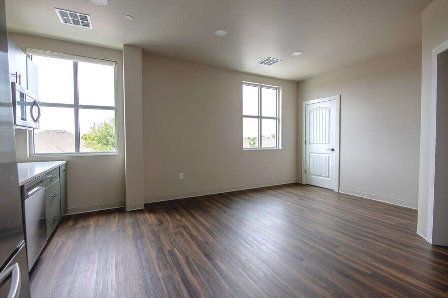 More Photos Of 13315 E 112th St N, Owasso Office For Lease