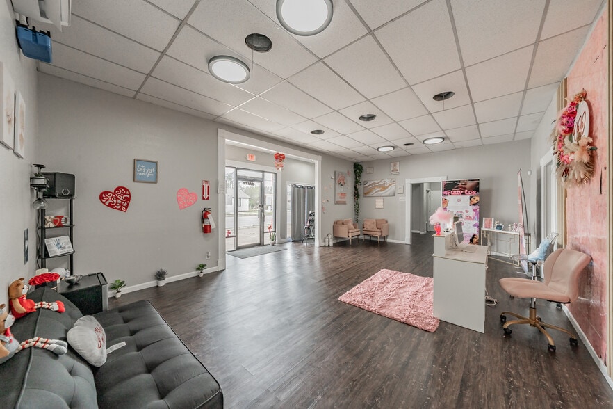 More Photos Of 7235 Glenview Dr, Richland Hills Office For Sale