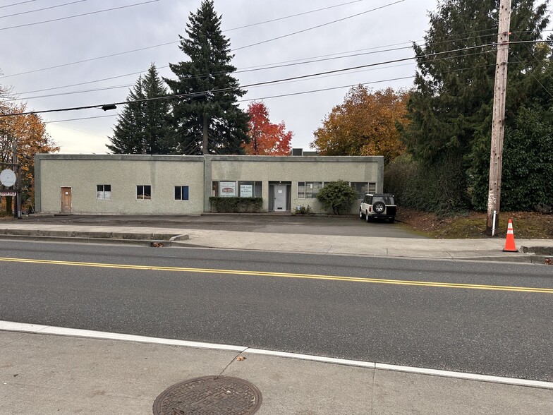 More Photos Of 2502 SW Multnomah Blvd, Portland Light Distribution For Sale