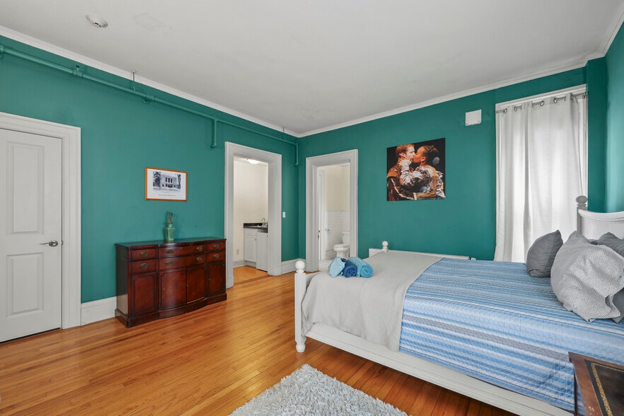 More Photos Of 74 Wendell Ave, Pittsfield Hotel For Sale
