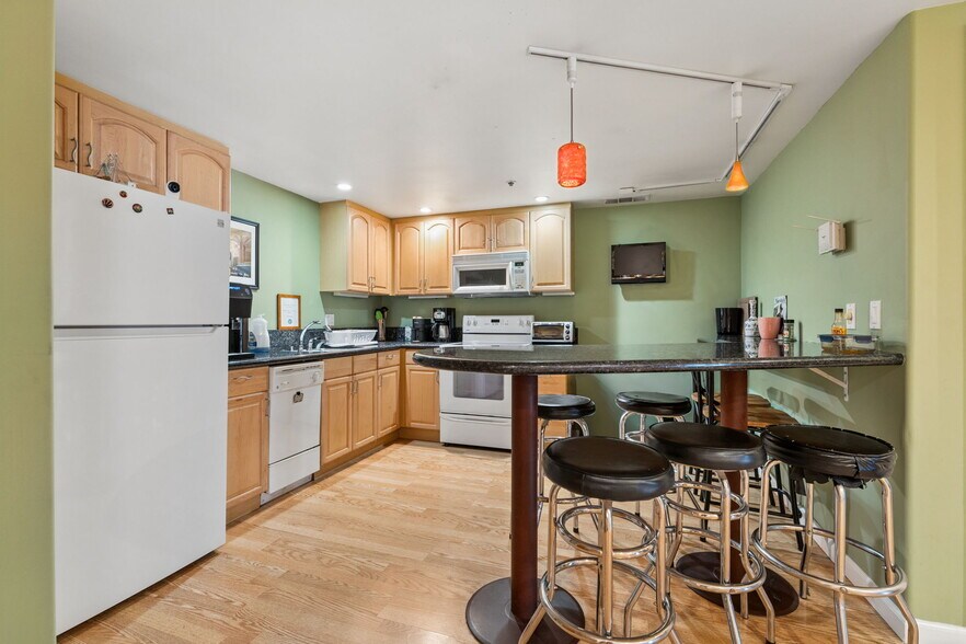 More Photos Of 825-829 27th Ave, Oakland Manufacturing For Sale