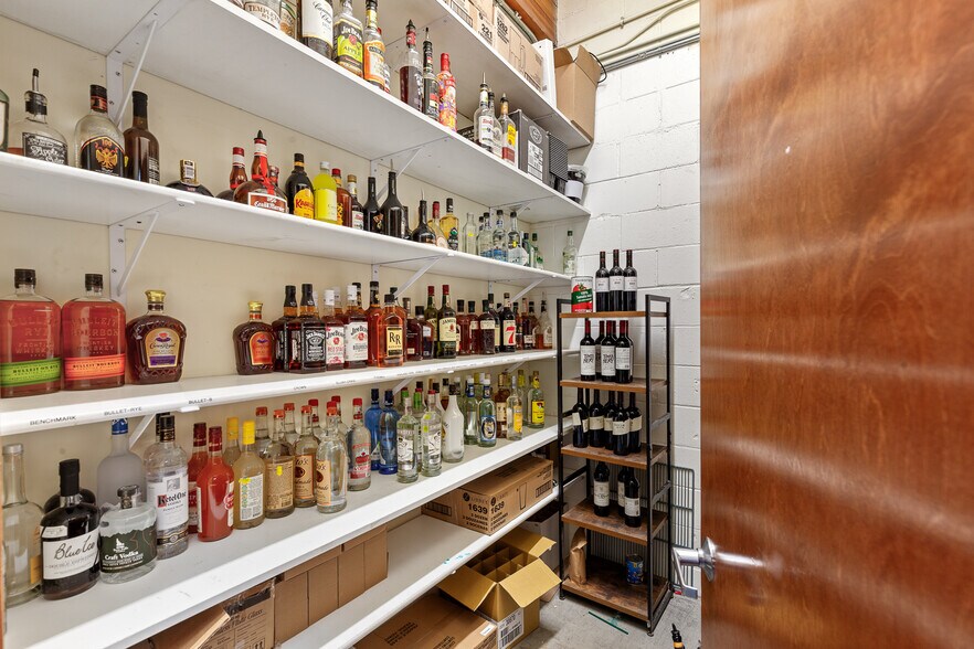 More Photos Of 314 N 4th St, Coeur d'Alene Bar For Sale