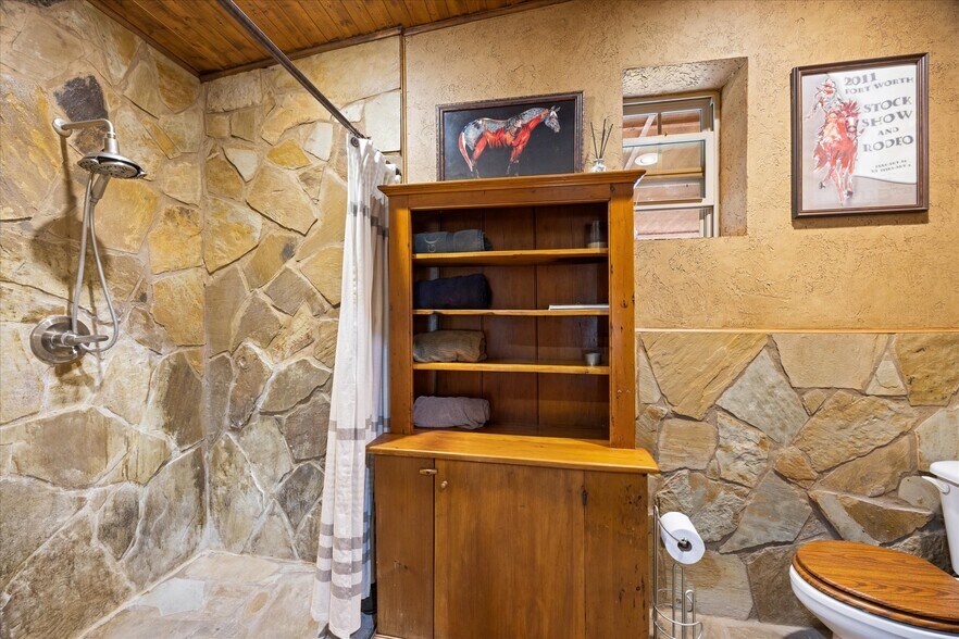 More Photos Of 1904 Floyd Rd, Weatherford Specialty For Sale