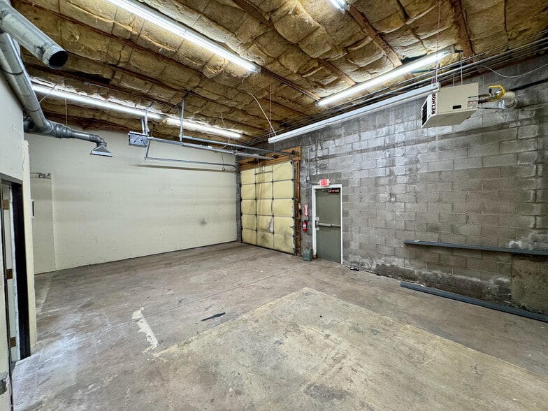 More Photos Of 1020 Ford St, Colorado Springs Showroom For Lease