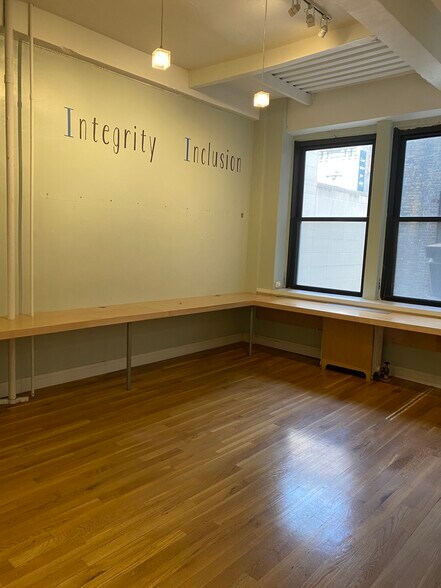 More Photos Of 7 W 30th St, New York Loft Creative Space For Lease