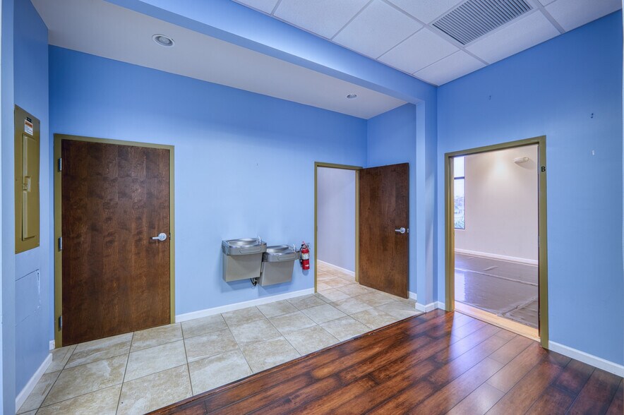 More Photos Of 8200-8250 66th St N, Pinellas Park Unknown For Lease