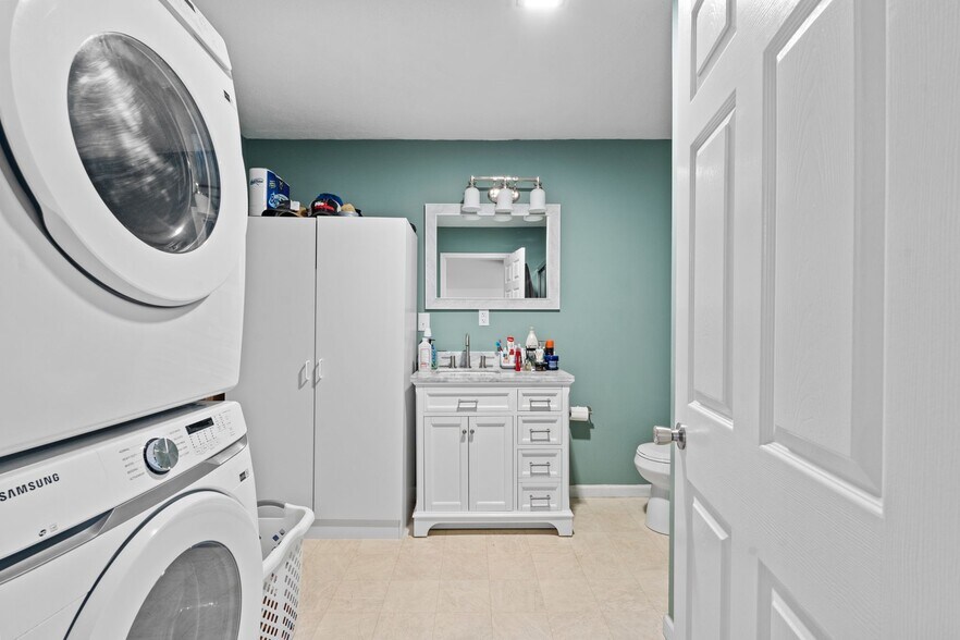 More Photos Of 808 Bypass Rd, Winchester Freestanding For Sale