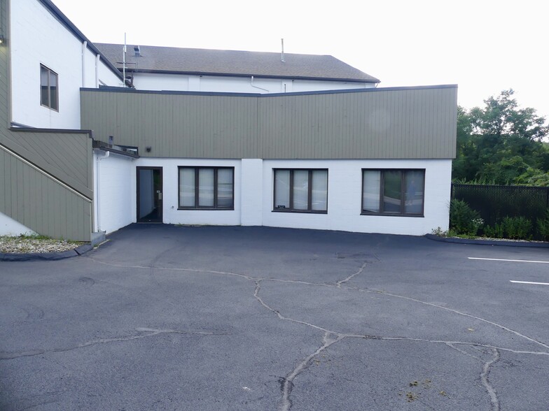 Primary Photo Of 454 Boston Post Rd, Waterford Flex For Lease