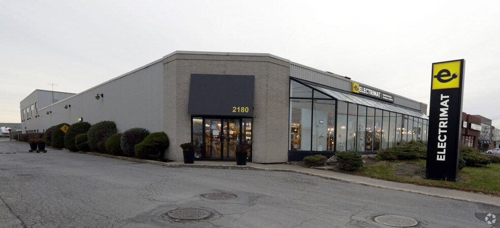 More Photos Of 2180 Lapinière, Brossard Showroom For Sale