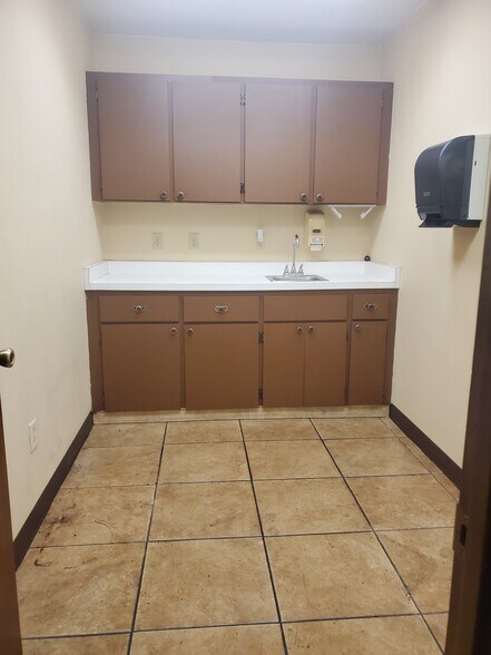 More Photos Of 5500 SW 6th Pl, Ocala Manufacturing For Sale