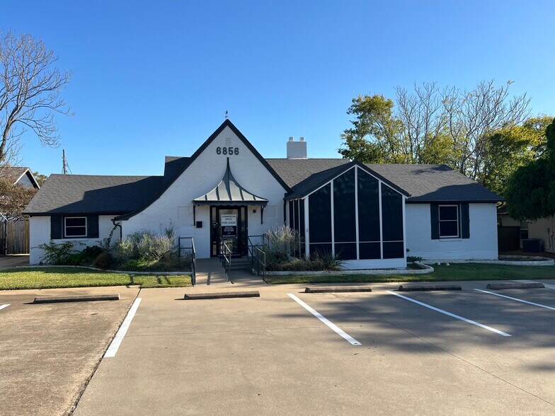 More Photos Of 6856 Boulevard 26, Richland Hills Freestanding For Lease