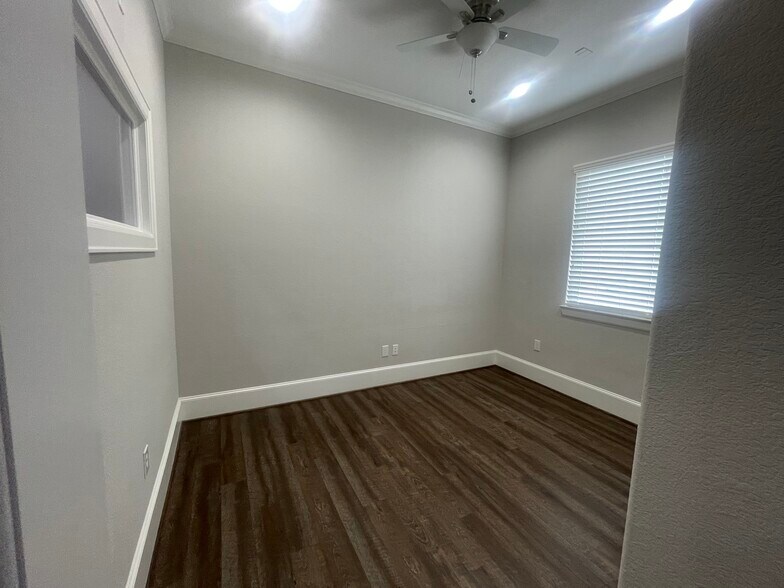 More Photos Of 12246 Queenston Blvd, Houston Medical For Sale