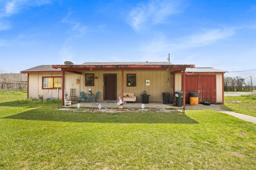 More Photos Of 9418 County Road 423, Navasota Specialty For Sale