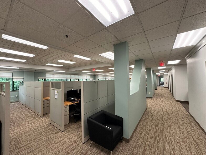 More Photos Of 6 Blackstone Valley Pl, Lincoln Medical For Sale