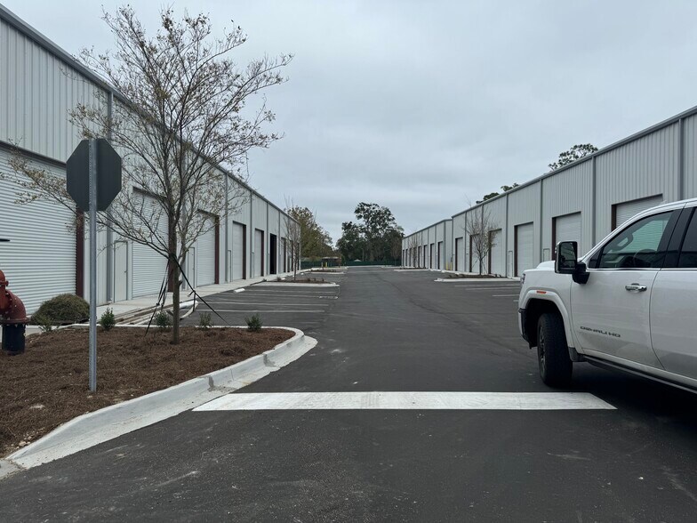 More Photos Of 155 Tresca Rd, Jacksonville Warehouse For Lease