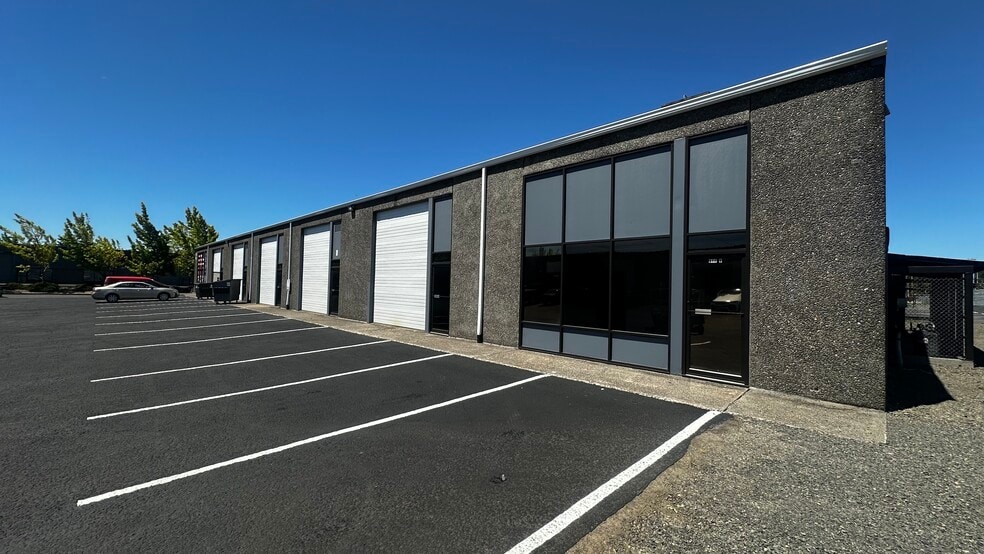 Primary Photo Of 2630 SE 39th Loop, Hillsboro Warehouse For Lease