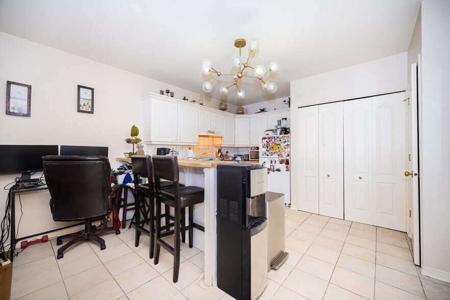 More Photos Of 6982-6984 Saint-Hubert Rue, Montréal Storefront Retail Residential For Sale