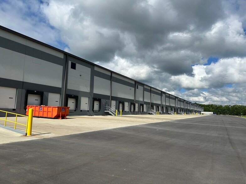 More Photos Of 334 Port City Centre Dr, Summerville Unknown For Lease