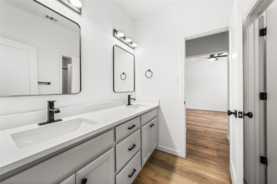 More Photos Of 1911 S 11th St, Waco Apartments For Sale