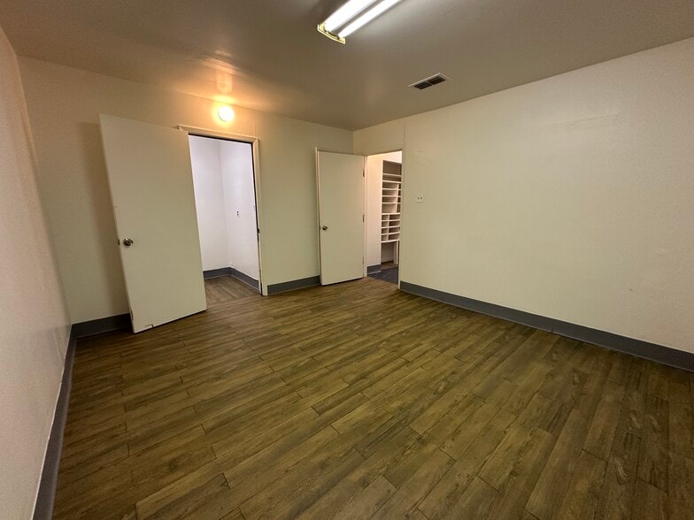 More Photos Of 6628 Crestway Dr, San Antonio Flex For Sale