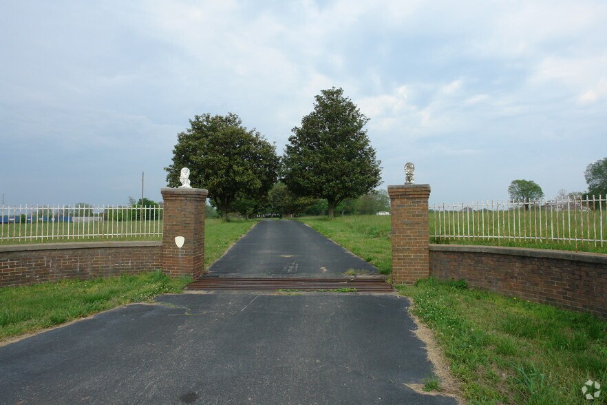 More Photos Of Nashville Hwy, Columbia Land For Lease